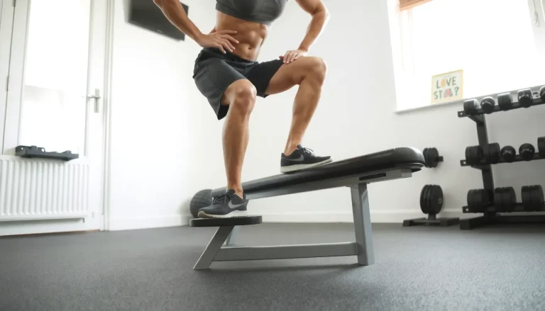 Fentes pied surélevé : technique, muscles et variantes (guide complet)